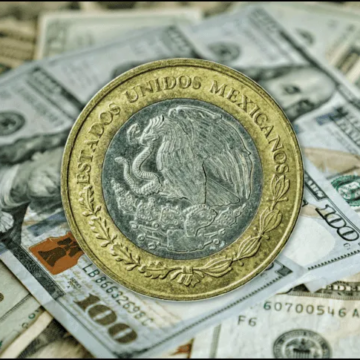 Peso mexicano frena racha negativa ante el dólar por feriado de Juneteenth y tensiones globales