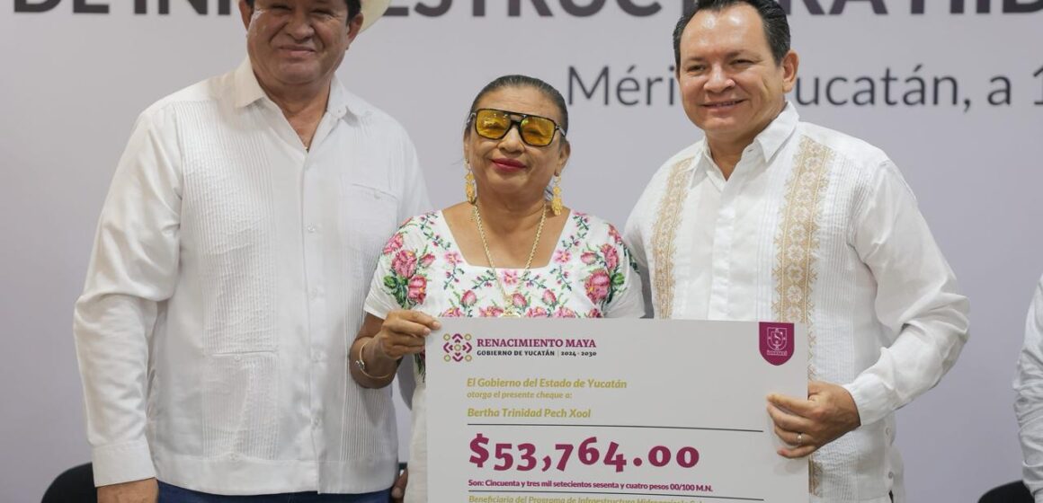 Apoyos3 Entrega Gobernador Joaquín Díaz Mena apoyos para impulsar el campo y la educación