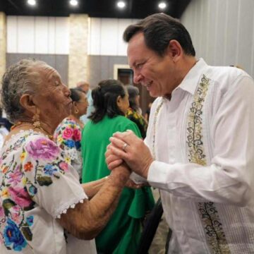 Renacimiento Maya reconoce a las parteras mayas: Tarjeta Elvia Carrillo Puerto dará tres mil pesos bimestrales