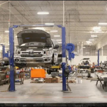 Industria automotriz en México hila dos años de recortes: pierde 107 mil empleos por aranceles de EE. UU.