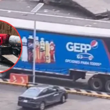 Falla de frenos en camión de carga provoca aparatoso accidente en la Naucalpan-Toluca