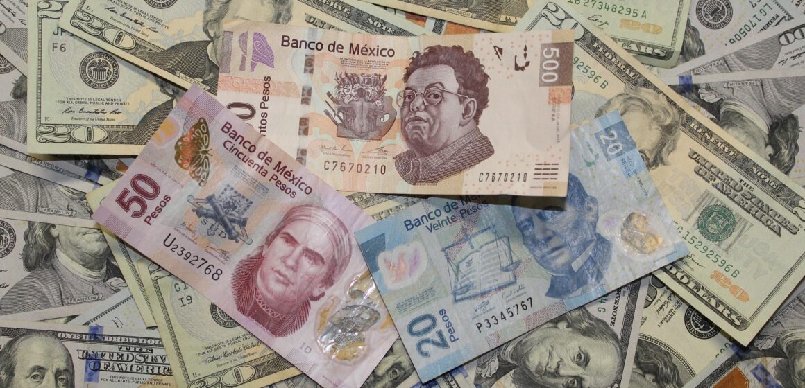El peso mexicano se aprecia frente al dólar tras datos económicos en EE. UU.