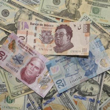 El peso mexicano se aprecia frente al dólar tras datos económicos en EE. UU.