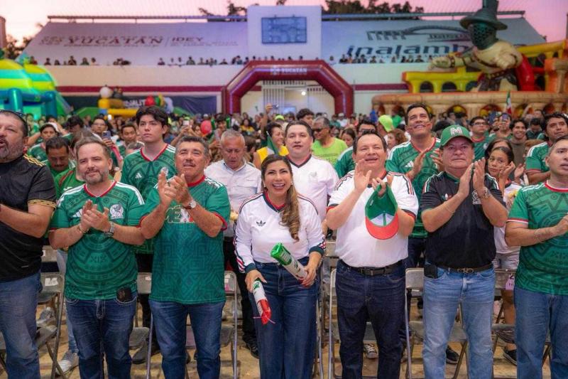 huacho7 Más de 12 mil personas vibran con triunfo de México en Zonas Fan Yucatán