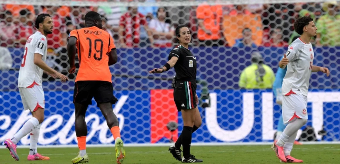 katia mundial Claudia Sheinbaum reconoce hito histórico de la árbitra Katia Itzel García en el Mundial 2026