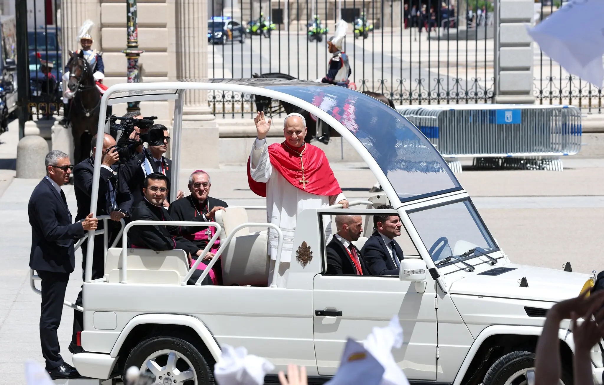 papa El papa León XIV inicia una histórica y desafiante visita oficial a España