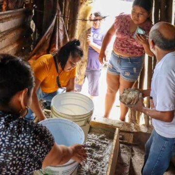 Familias de seis comunidades aprenden a construir fogones en alto