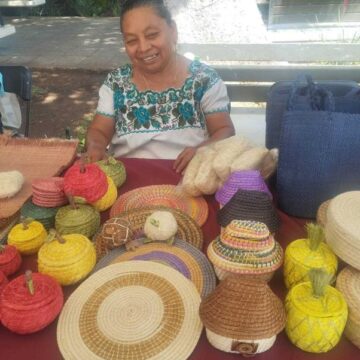 Artesanas yucatecas llevan su talento a la Plaza Grande