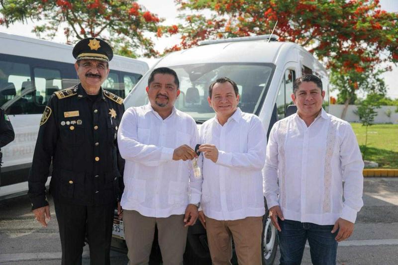 Fortalece la paz (1) Renacimiento Maya fortalece la paz en Yucatán con nuevas unidades para la seguridad municipal