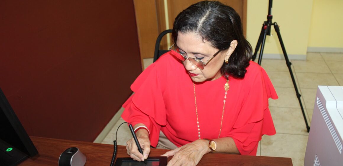 Emite Gobierno del Estado primeras 130 licencias para asesoras y asesores inmobiliarios en Yucatán