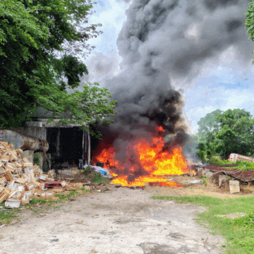 Se Incendia Bodega Donde Se Almacenaban Aceites En El Fraccionamiento Dzoyolá