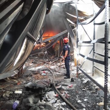 Controlan incendio en predio del periférico de Mérida