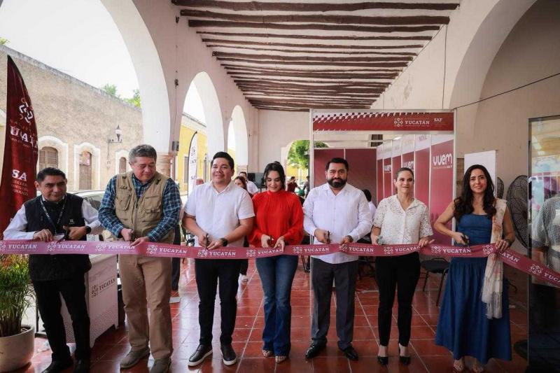 Más de 150 tramites (1) Más de 150 trámites, ahora más cerca de las familias de Izamal