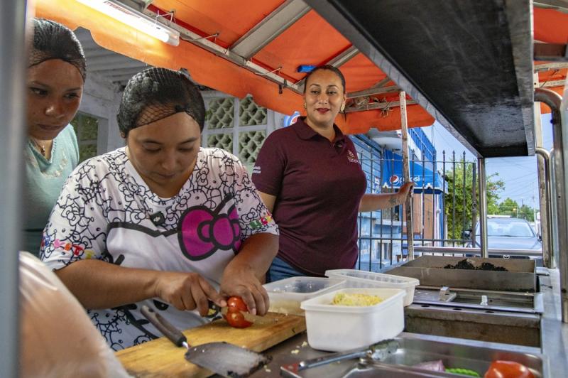 Mujeres Renacimiento (2) Mujeres Renacimiento ayuda a madres autónomas a abrir su propio negocio