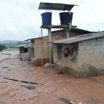 Aluvión y desbordamiento de río en Zamora Chinchipe deja cinco muertos y diez desaparecidos