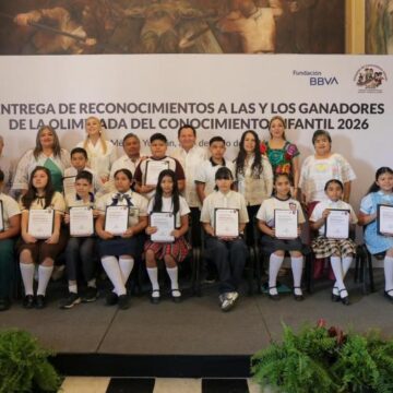 excelencia académica (2) Gobernador Joaquín Díaz Mena reconoce excelencia académica de estudiantes yucatecos