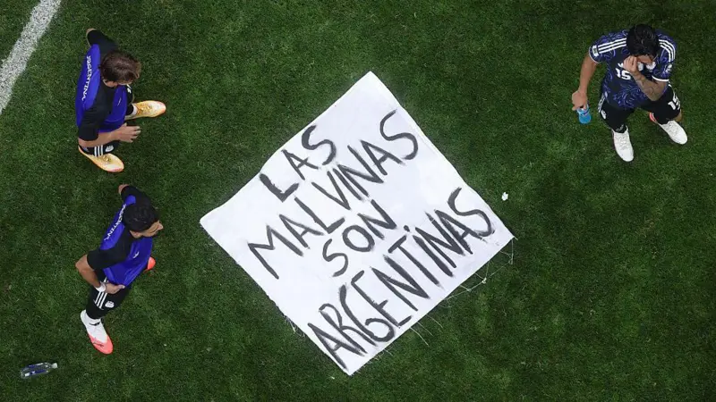 maldivas2 Reino Unido exige a la FIFA investigar a Argentina por pancarta sobre las Malvinas