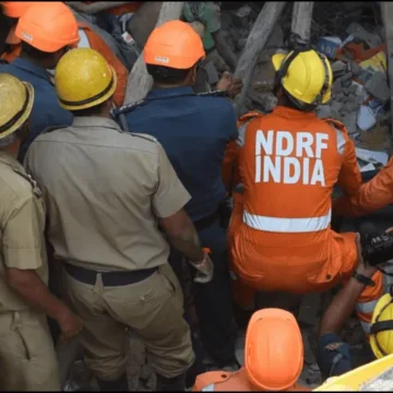 Tragedia en India: Elevan a 25 los muertos tras hallar a obreros atrapados en túnel