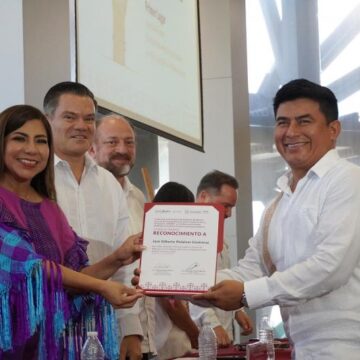 Reconocen talento y tradición de artesanos de Yucatán