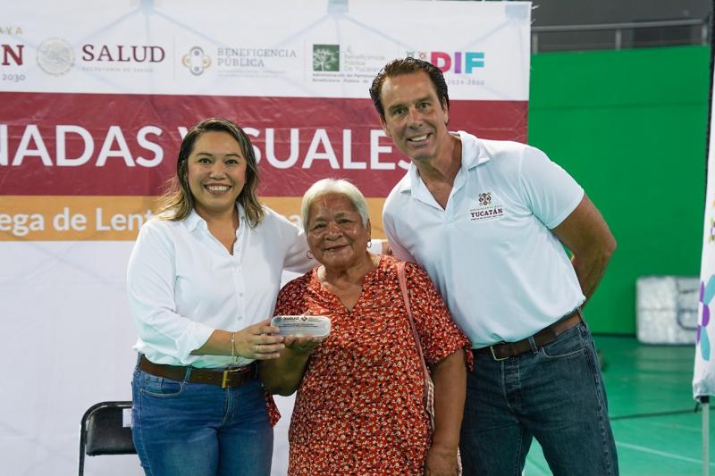 Entrega de lentes gratuitos durante jornada de salud visual en Yucatán (3) Lentes gratuitos benefician a más de mil yucatecos