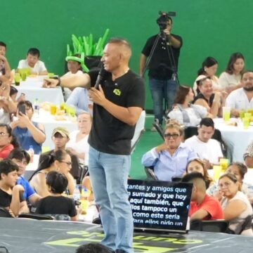 IMG-20260801-WA0058 Durante un encuentro ciudadano con motivo de su cumpleaños, el fundador de Sociedad Valiente señaló que continuará recorriendo Mérida y fortaleciendo una alternativa social independiente, basada en la solidaridad y la participación ciudadana.