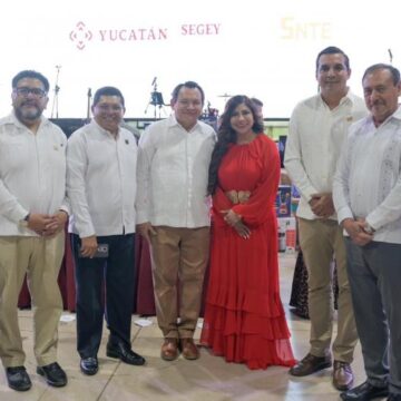 Joaquín Díaz Mena reconoce al personal de apoyo a la educación en Yucatán (2) Joaquín Díaz Mena reconoce a más de 3,800 trabajadores