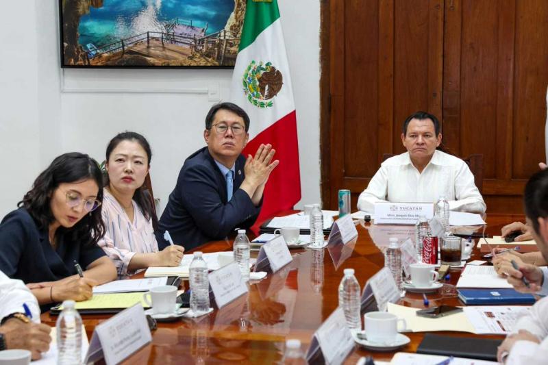 Joaquín Díaz Mena y Jooil Lee durante reunión sobre el Hospital de la Amistad Corea-México (2) Yucatán y Corea modernizarán hospital de la Amistad