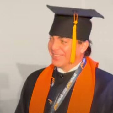 Screenshot_2026-08-14-20-26-06-732_com.android.chrome-edit *CRISTIAN CASTRO SE VUELVE TENDENCIA: TERMINA LA PREPA A LOS 51 AÑOS*