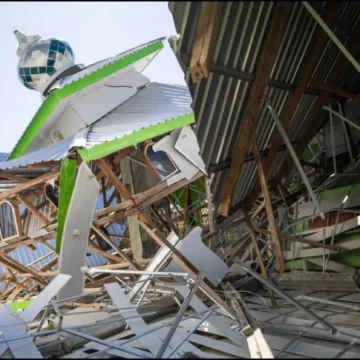 Terremoto en Indonesia deja muertos y miles de evacuados Terremoto en Indonesia deja 83 muertos y 986 heridos