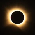 NASA comparte imágenes del eclipse solar visto en España