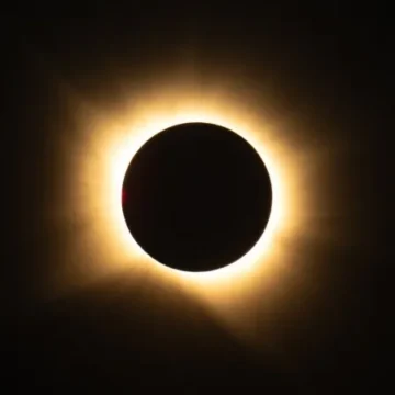 eclipse2 NASA comparte imágenes del eclipse solar visto en España