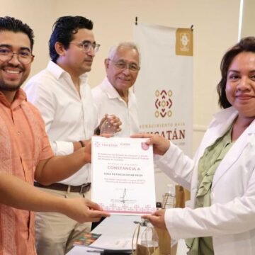lentes gratuitos (1) Certifican a especialistas y acercan lentes gratuitos a familias yucatecas