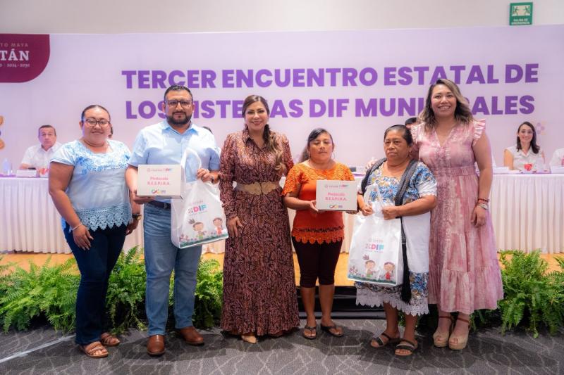 DIF Yucatán coordina acciones con los 106 municipios (1) DIF Yucatán coordina acciones con los 106 municipios para ampliar atención en las comunidades
