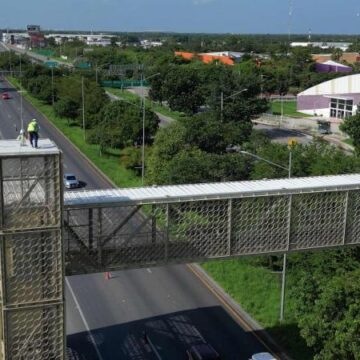 Rehabilitación del puente peatonal del CRIT en el Periférico de Mérida (1) Rehabilitan puente peatonal del CRIT en Mérida