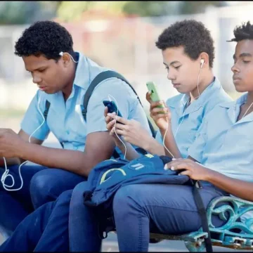 SEP prepara reglas para el uso de celulares en escuelas SEP prepara reglas para restringir celulares en escuelas