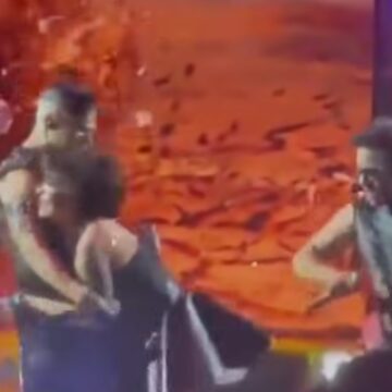 Alejandra Guzmán La Reina de Corazones Sufre lesión iniciando su concierto