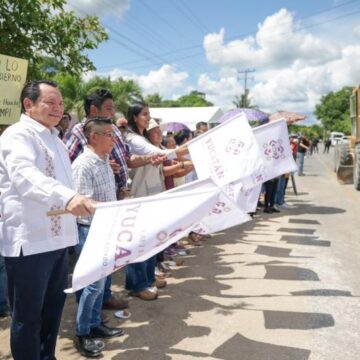 arretera Sahcabá-Huhí que beneficia a más de 13 mil habitantes (1) Invierte Renacimiento Maya más de 22 mdp en carretera Sahcabá-Huhí que beneficia a más de 13 mil habitantes