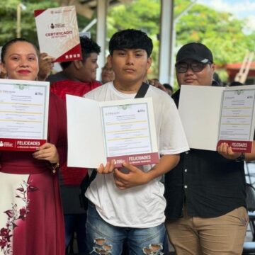 Más de siete mil personas de 15 años o más superan rezago educativo en Yucatán