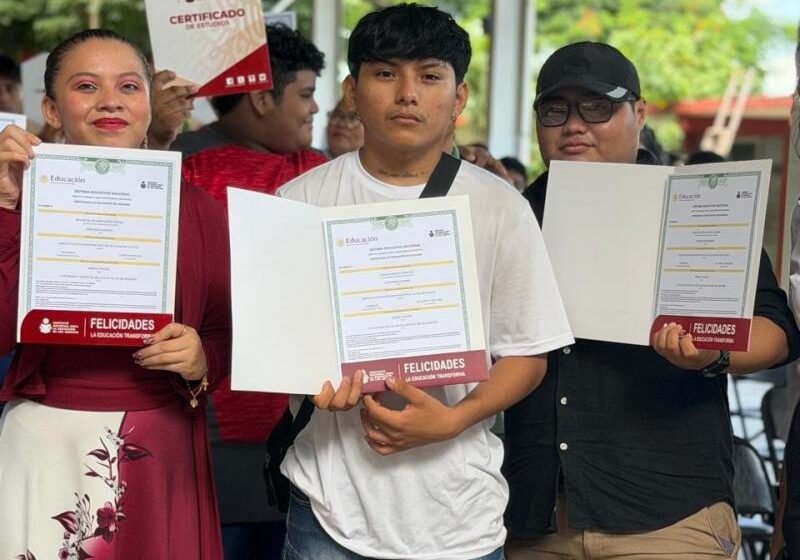 rezago educativo en Yucatán (1) Más de siete mil personas de 15 años o más superan rezago educativo en Yucatán