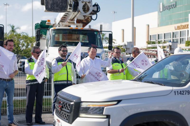 El Gobernador le pidió a la Presidenta y llegaron 250 especialistas de la CFE (1) El Gobernador le pidió a la Presidenta y llegaron: 250 especialistas de la CFE trabajarán un mes en la red eléctrica de Mérida, Progreso y Umán para prevenir apagones