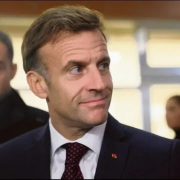 Emmanuel Macron durante las conversaciones con representantes estudiantiles en Francia Estudiantes franceses mantienen protestas tras diálogo con Macron
