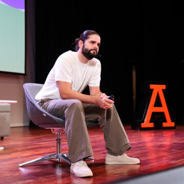 Farid Dieck reflexiona sobre la soledad en la Anáhuac Mayab