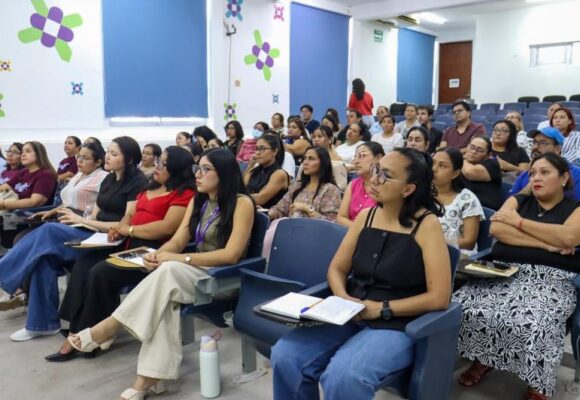 Fomentan conocimientos de servidoras y servidores públicos para la atención de personas autistas