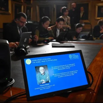 Nobel de Física 2026 reconoce a Francis Halzen