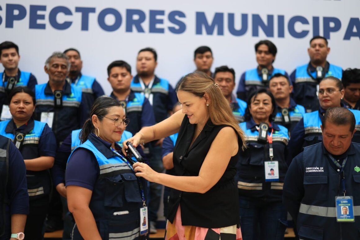 Ayuntamiento de Mérida incorpora tecnología en combate a la corrupción;Entrega edil cámaras corporales a inspectores municipales que garanticen el buen ejercicio de sus funciones.