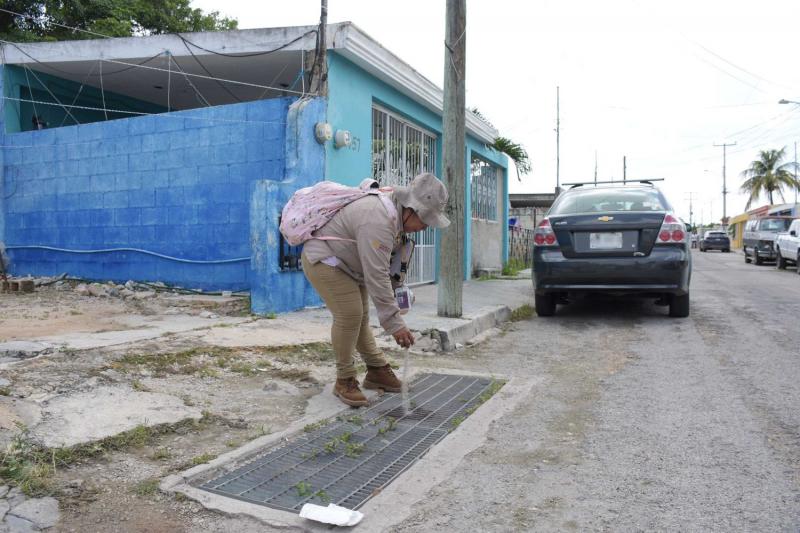 Joaquín Díaz Mena anuncia incremento de gastos de camino para personal de Vectores en Yucatán (1) Gobernador Joaquín Díaz incrementa al 100% gastos de camino a Vectores