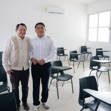 Kevin pidió mejores aulas por video (1) Kevin pidió mejores aulas por video cuando era estudiante; hoy volvió a su Cobay a ver las tres nuevas: 5.5 millones de pesos para 176 alumnos