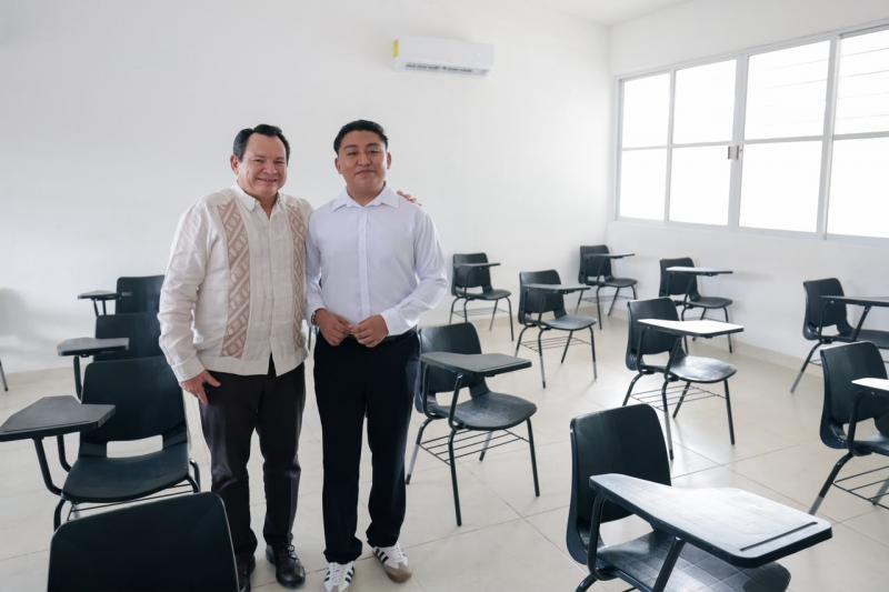 Kevin pidió mejores aulas por video (1) Kevin pidió mejores aulas por video cuando era estudiante; hoy volvió a su Cobay a ver las tres nuevas: 5.5 millones de pesos para 176 alumnos