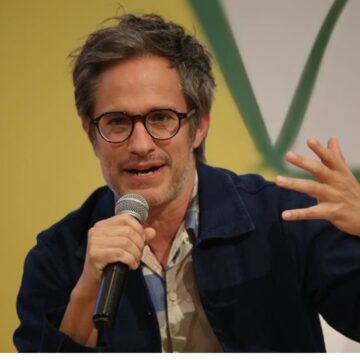 Yucatán está de moda, Gael García, imita el acento yucateco, demostrando porque es un buen productor y excelente actor