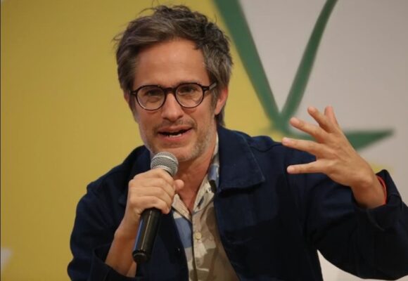 Yucatán está de moda, Gael García, imita el acento yucateco, demostrando porque es un buen productor y excelente actor